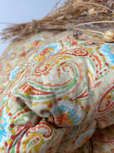 Load image into Gallery viewer, Beautiful Golden Paisley Eiderdown
