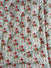 Load image into Gallery viewer, Beautiful Floral Eiderdown
