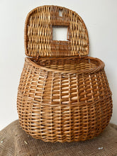 Load image into Gallery viewer, Large Vintage Wicker Fishing Creel.
