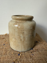 Load image into Gallery viewer, French Ironstone pot
