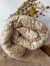 Load image into Gallery viewer, Beautiful Vintage Paisley Eiderdown
