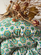 Load image into Gallery viewer, Perfect Plump Retro Vintage Eiderdown
