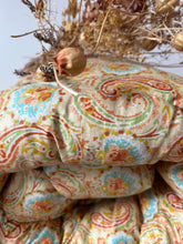 Load image into Gallery viewer, Beautiful Golden Paisley Eiderdown
