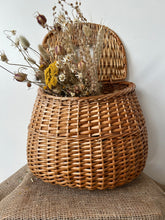 Load image into Gallery viewer, Large Vintage Wicker Fishing Creel.
