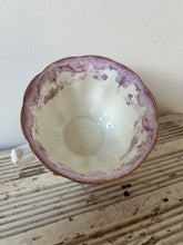 Load image into Gallery viewer, Pretty Vintage Lilac Teacups
