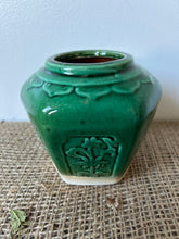 Load image into Gallery viewer, Beautiful Jade Green Ginger Jar
