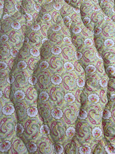 Load image into Gallery viewer, Beautiful Vintage Paisley Eiderdown
