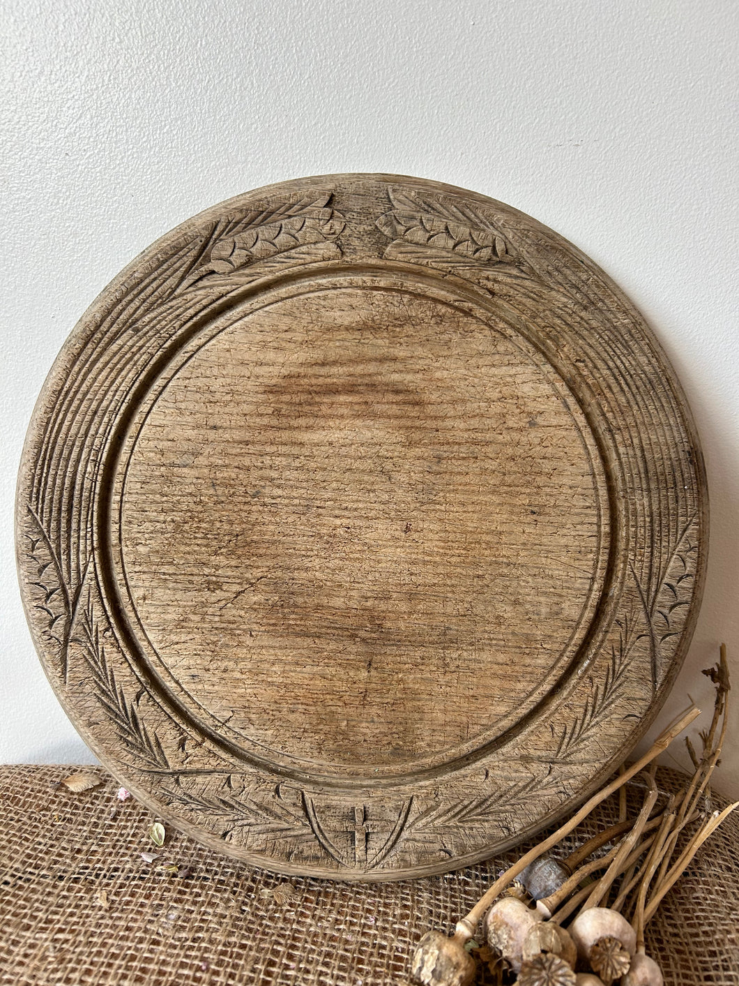 Round Detailed Vintage Breadboard