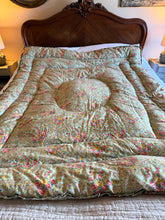 Load image into Gallery viewer, Stunning Double Floral and Paisley Eiderdown
