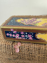 Load image into Gallery viewer, French Vintage Roger &amp; Gallet Lavender Soapbox
