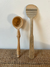 Load image into Gallery viewer, Vintage Ribbed Spoon and Carved Oil Spoon
