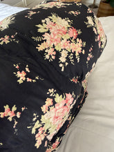 Load image into Gallery viewer, Lovely Vintage Black and Floral Eiderdown
