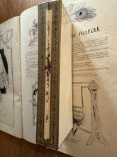 Load image into Gallery viewer, Pretty Roger &amp; Gallet Vintage Violet Soap Box
