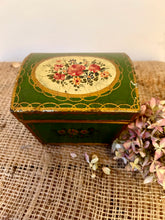 Load image into Gallery viewer, Pretty Floral Metal Box
