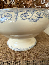 Load image into Gallery viewer, Pretty Blue Transferware Vintage Soupiere
