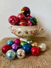 Load image into Gallery viewer, Set of 9 Vintage Glass Baubles
