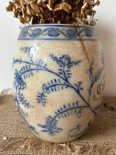 Load image into Gallery viewer, Vintage Villeroy &amp; Boch Onion Storage Pot
