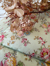 Load image into Gallery viewer, Stunning Double Floral Vintage Eiderdown
