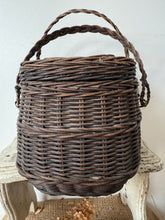 Load image into Gallery viewer, French Vintage Wicker Panier
