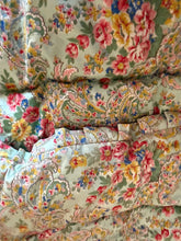 Load image into Gallery viewer, Stunning Double Floral and Paisley Eiderdown
