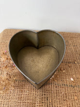 Load image into Gallery viewer, Vintage Heart Baking Tin
