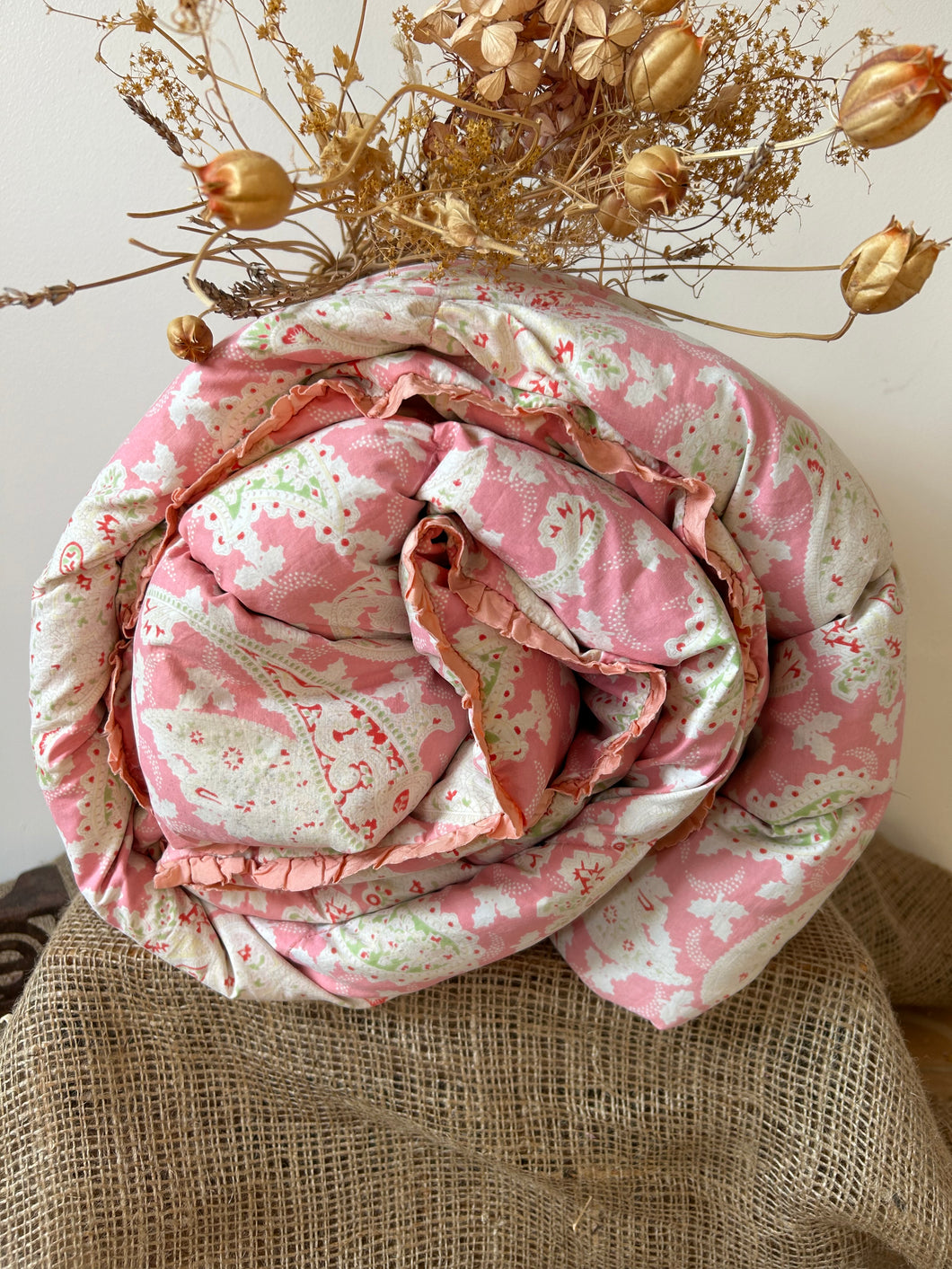 Gorgeous Pink Paisley Super Soft Eiderdown