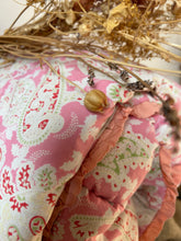 Load image into Gallery viewer, Gorgeous Pink Paisley Super Soft Eiderdown
