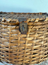 Load image into Gallery viewer, French Vintage Wicker Panier
