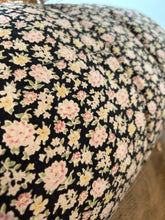 Load image into Gallery viewer, Beautiful Double Ditsy Vintage Eiderdown
