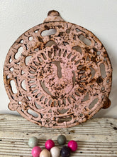 Load image into Gallery viewer, Rustic French Hen Trivet
